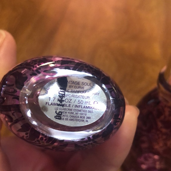 (4) Empty Bottles of Designer Perfumes - Picture 6 of 9